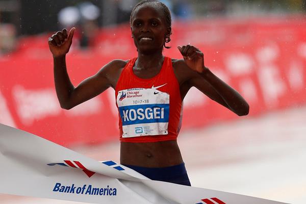 La Kényane Brigid Kosgei a battu le record du monde du marathon en 2h14'3'' dimanche, à Chicago, explosant de plus d’1 min la précédente marque de référence