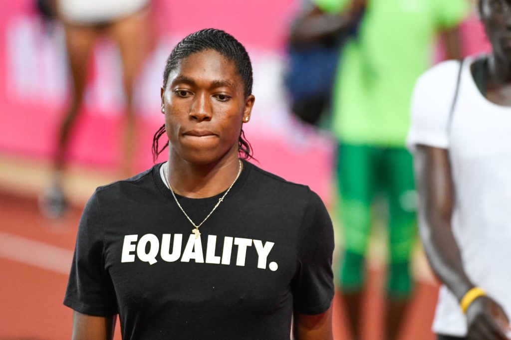 La Sud-Africaine Caster Semenya souhaiterait participer aux Jeux Olympiques 2020 sur 200 m afin de contourner le règlement sur les femmes hyperandrogènes.
