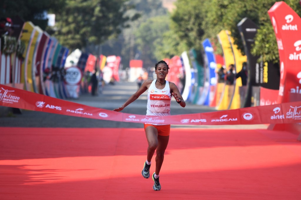 L'Ethiopienne Yalemzerf Yehualaw a remporté ce dimanche le semi-marathon de New Delhi en signant le deuxième meilleur chrono de l'histoire !