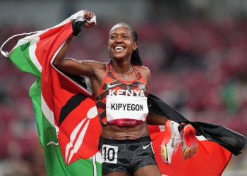 JO 2020 – Athlétisme / Faith Kipyegon conserve son titre sur le 1 500 m et bat le record olympique