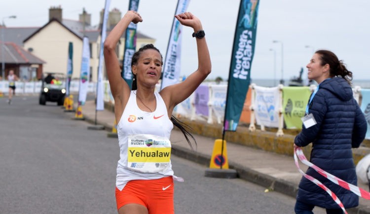 Nouveau record du monde du semi-marathon pour l’Éthiopienne Yalemzerf Yehualaw