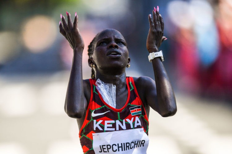 Athlétisme – Championne olympique, la Kényane Jepchirchir déclare forfait pour le marathon d’Eugene