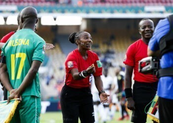 Football – Salima Mukansanga devient la première femme africaine à arbitrer au Mondial !