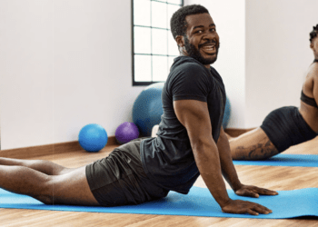 Mon mec a testé le yoga : « Je ne dirai plus jamais que c’est un sport de filles ! »