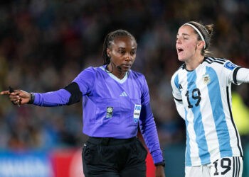 Football / Arbitrage – Salima Mukansanga, pionnière de l’arbitrage, tire sa révérence 